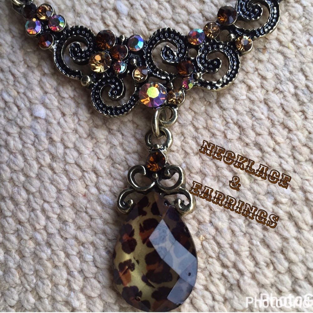 ANIMAL PRINT 3 PIECE EARRINGS AND CHOCKER SET